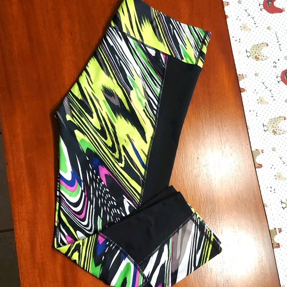 Fabletics Other - Fabletics capri yoga/exercise pants Large